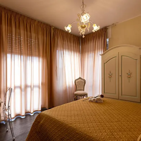 Amy Rooms-2